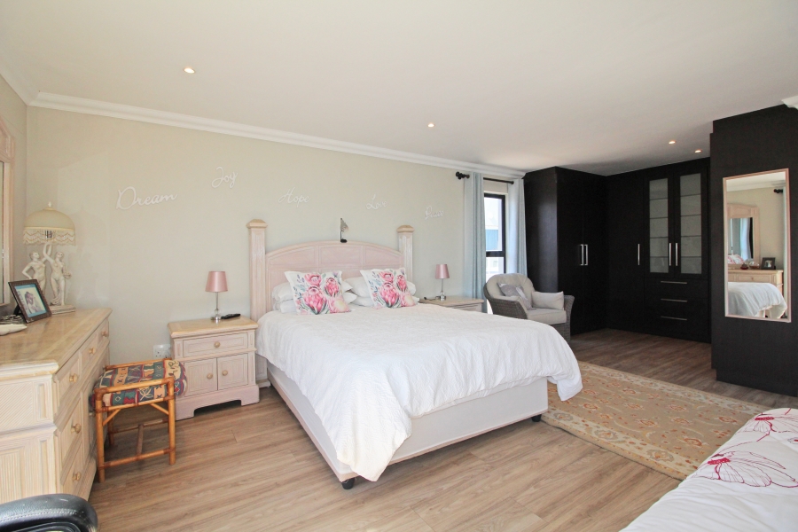 4 Bedroom Property for Sale in Calypso Beach Western Cape